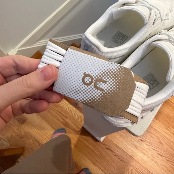 On Cloud 6 White Sneakers - Worn Once! - Picture 8 of 9